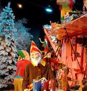 Thursford Santa's Magical Journey elfs